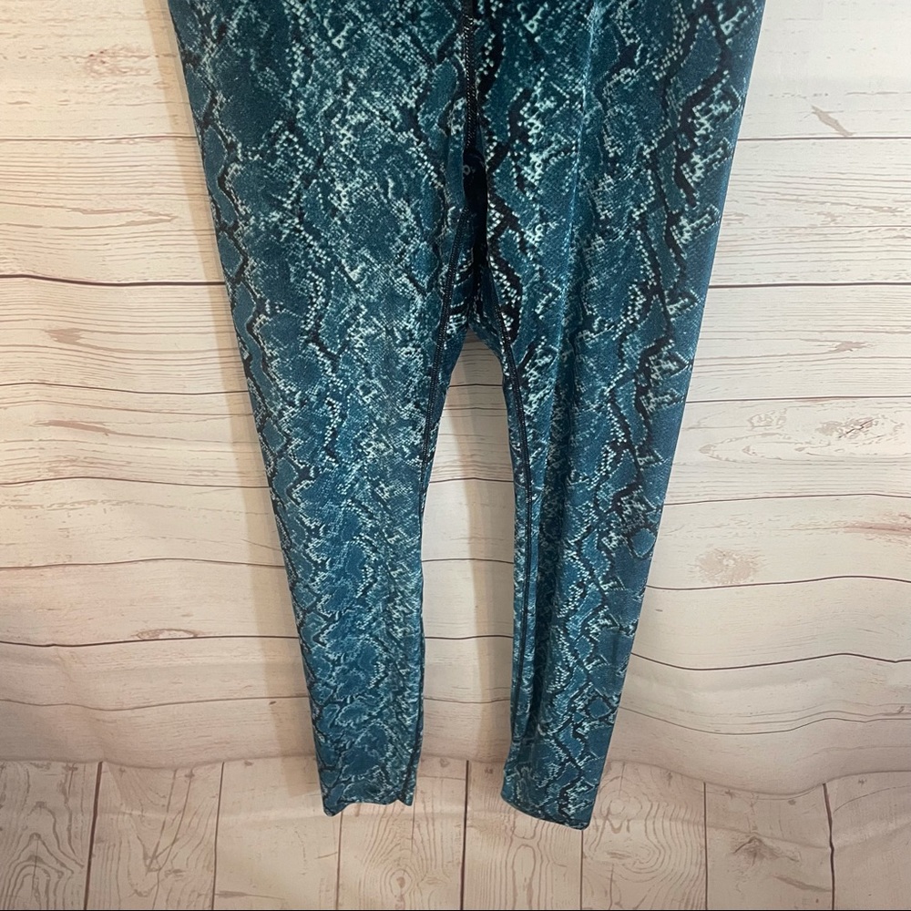 Carbon38 Blue Snake Print Leggings - Picture 6 of 6